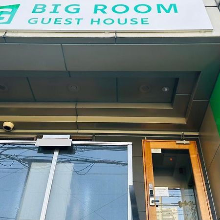 Big Room Guest House โอซาก้า ภายนอก รูปภาพ